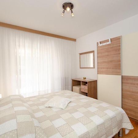 Apartments Bungavilia Ровин Екстериор снимка