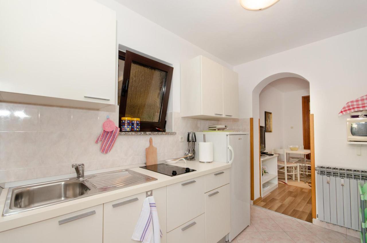 Apartments Bungavilia Ровин Екстериор снимка