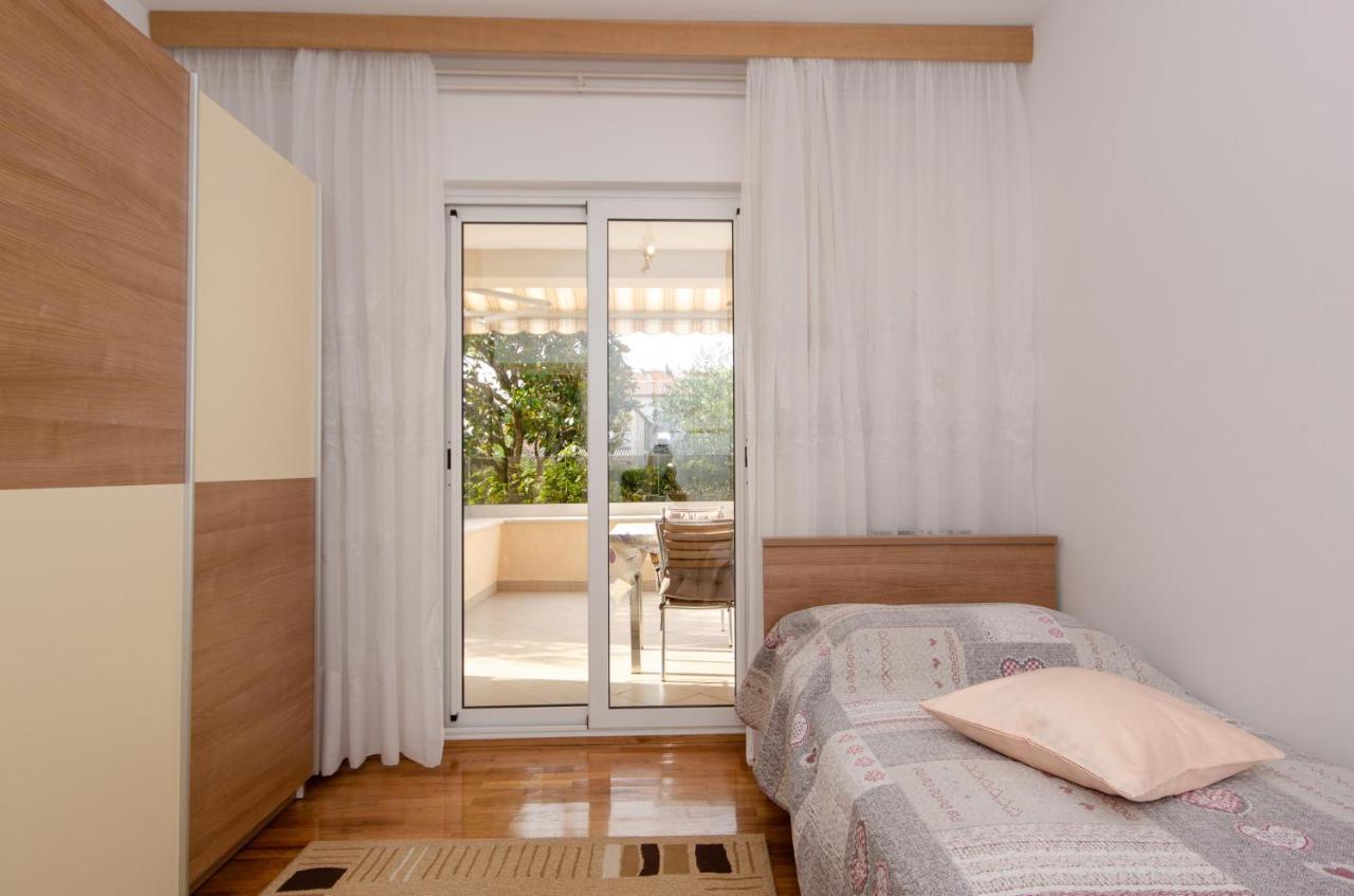 Apartments Bungavilia Ровин Екстериор снимка